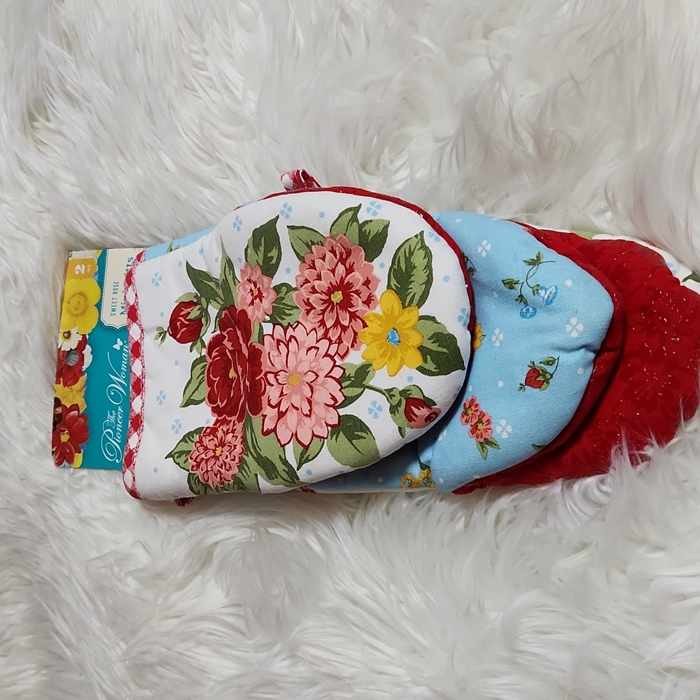 BNWT Pioneer Woman set of 2 mini mits- sweet rose